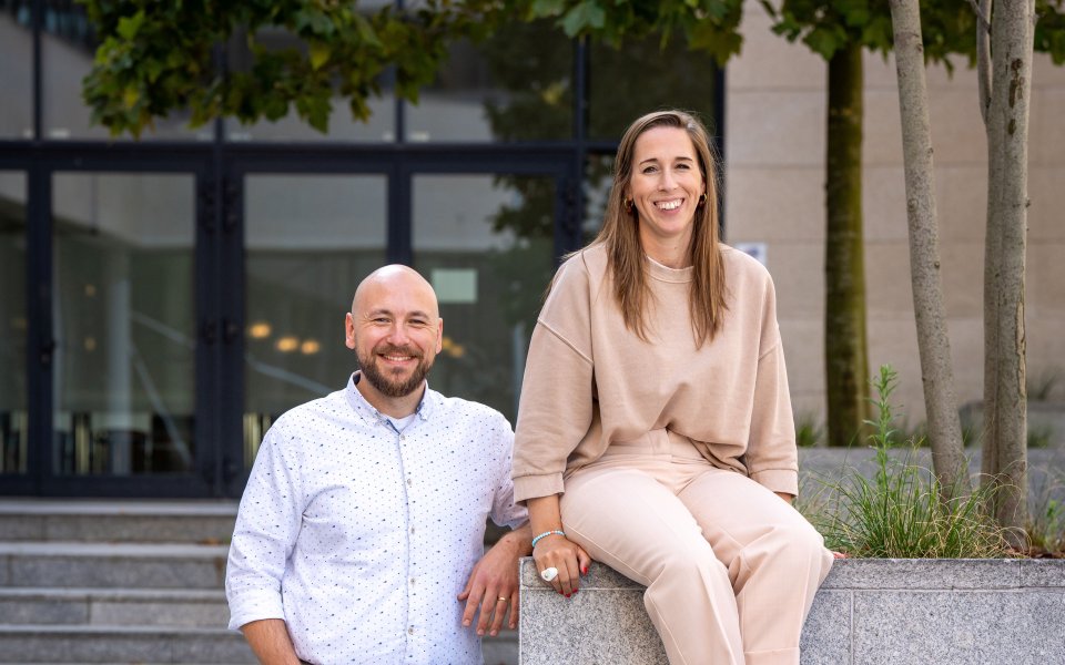Annelies en Christopher, klantenbeheerders kinderopvang: “Mee zorgen