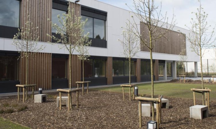 Buitenaanzicht van campus Beernem