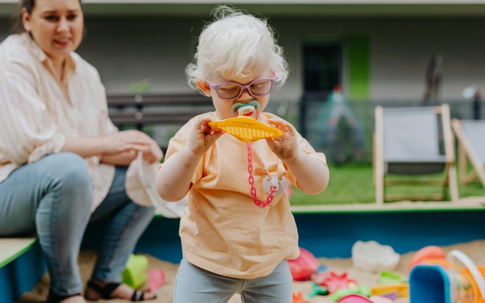 begeleider en kindje
