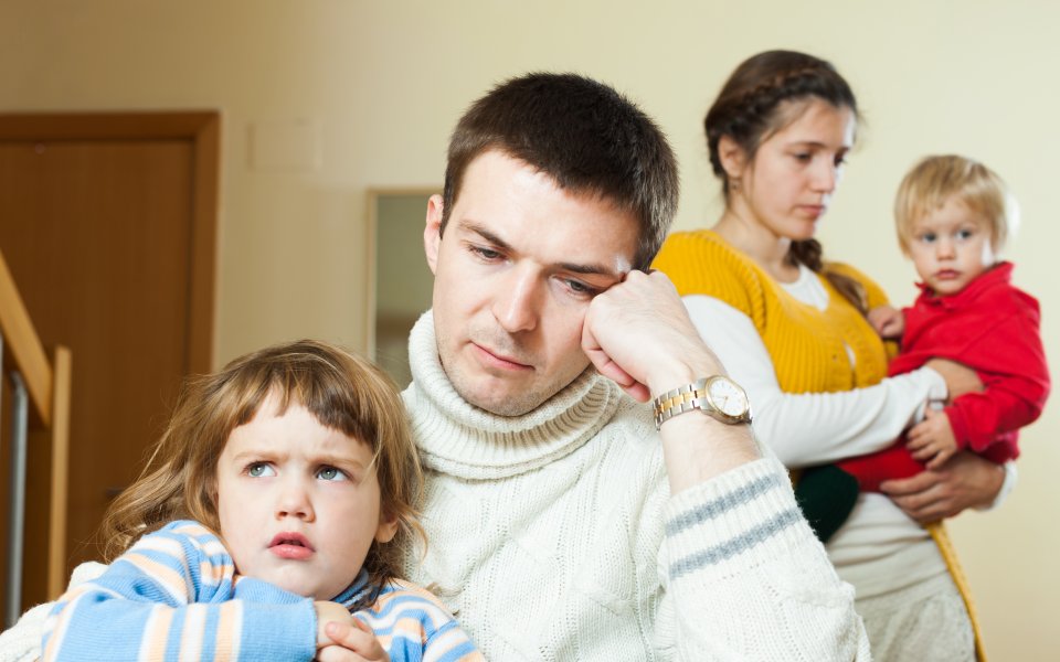 vermoeide ouders met kleine kinderen