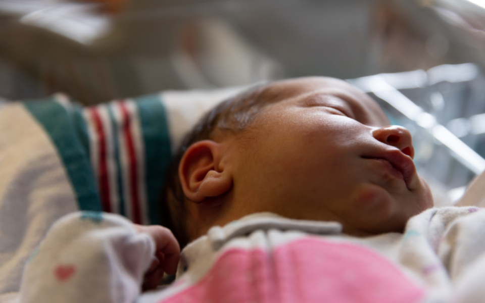 foto van baby met geelzucht