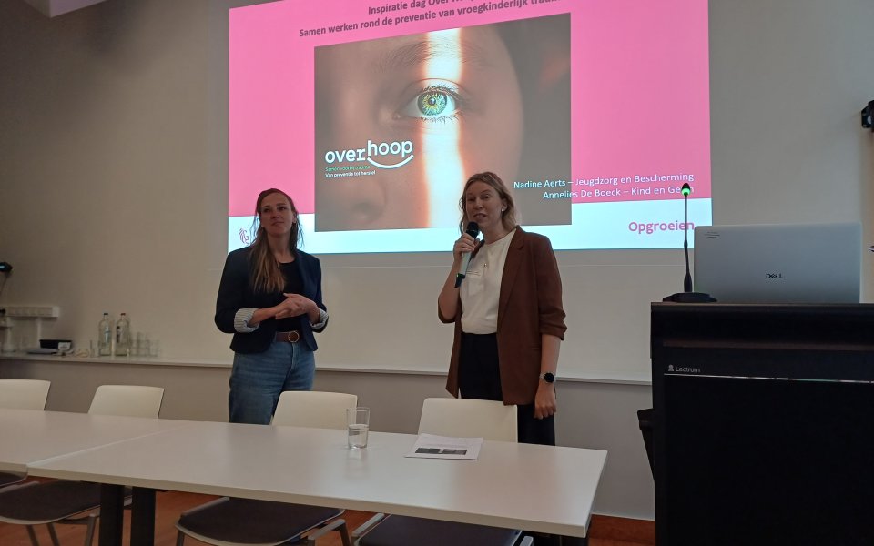 Nieuwsbericht Opgroeien sfeerbeeld inspiratiedag OverHoop met Nadine Aerts en Annelies De Boeck