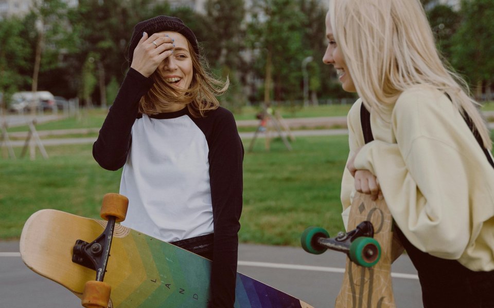 jongeren-met-skateboard
