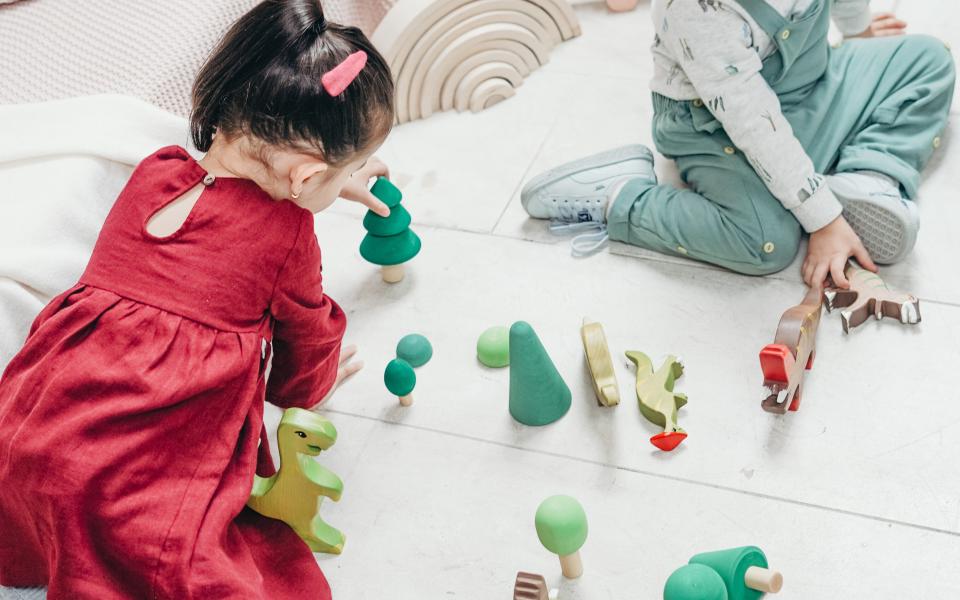 kinderen spelen