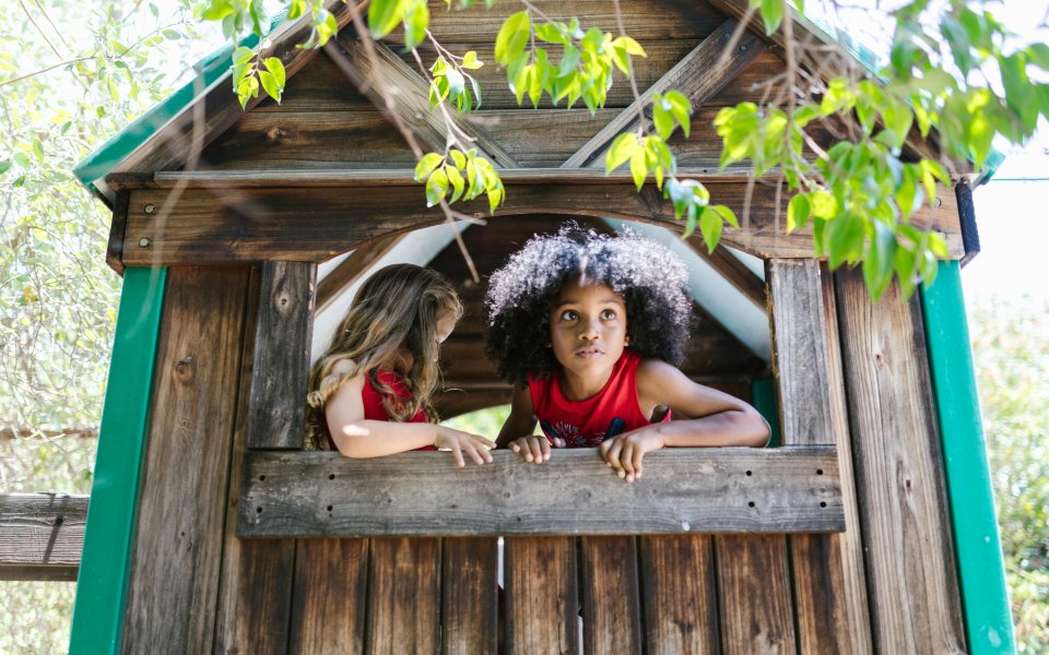 kinderen-in-boomhut