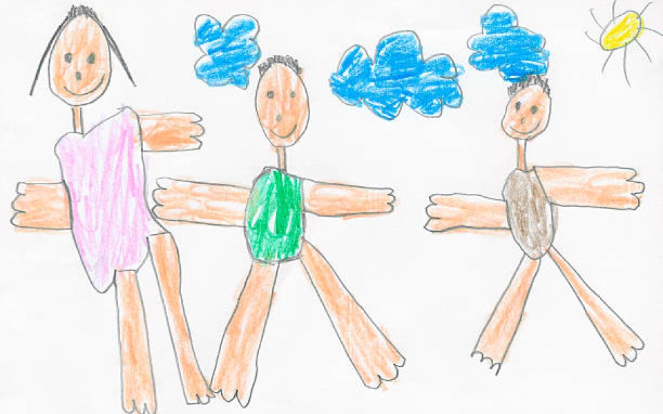 kindertekening 3 mensen 3 wolken en zon