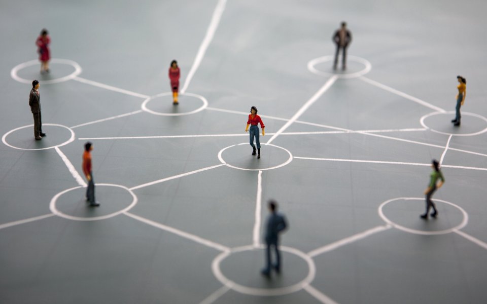 kleine figuurtjes in een netwerk