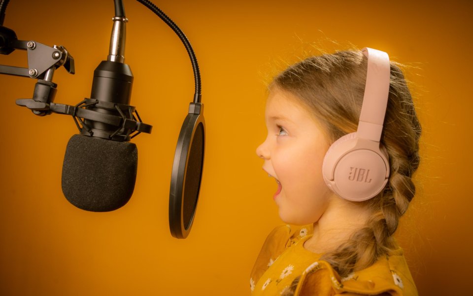 meisje-in-audiostudio.