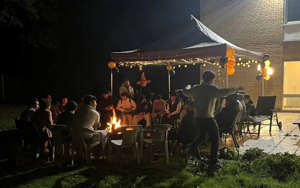 Nieuwsbericht Opgroeien niet begeleide minderjarige jongeren Estas De Patio