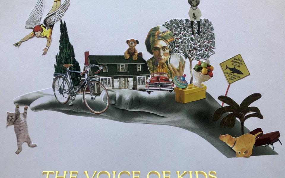Projectbeeld the voice of kids collage van knipsels op de palm van een hand