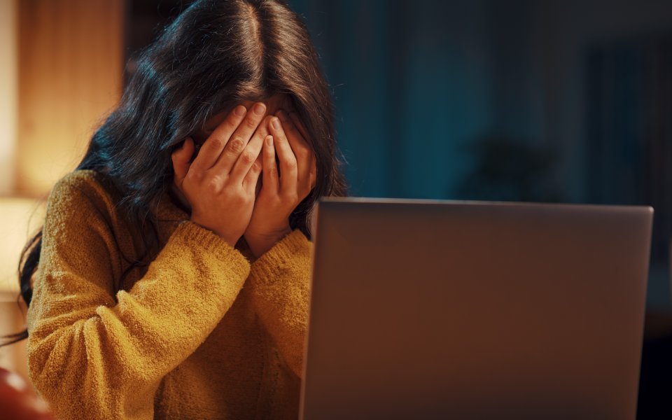 verdriet schaamte laptop