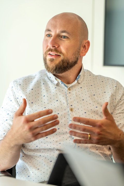 klantenbeheerder kinderopvang christopher geeft uitleg