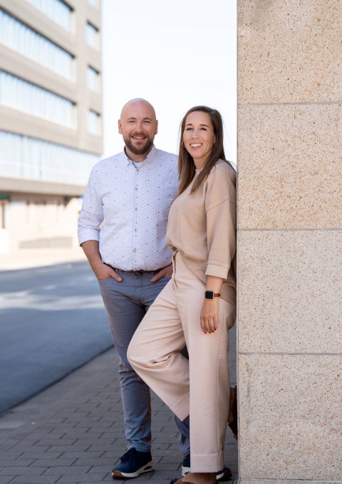 klantenbeheerders kinderopvang annelies en christopher buiten