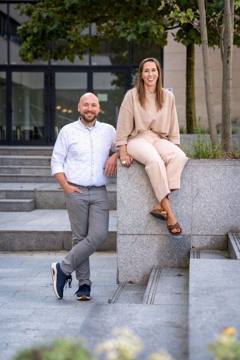 klantenbeheerders kinderopvang annelies en christopher buiten